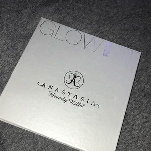 Anastasia Beverly Hills gleam glow kit
